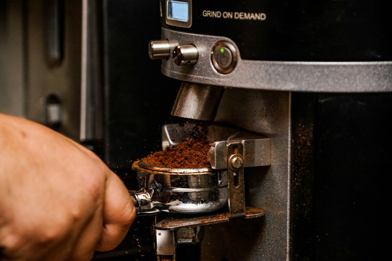 Elegante schwarze Espressomaschine