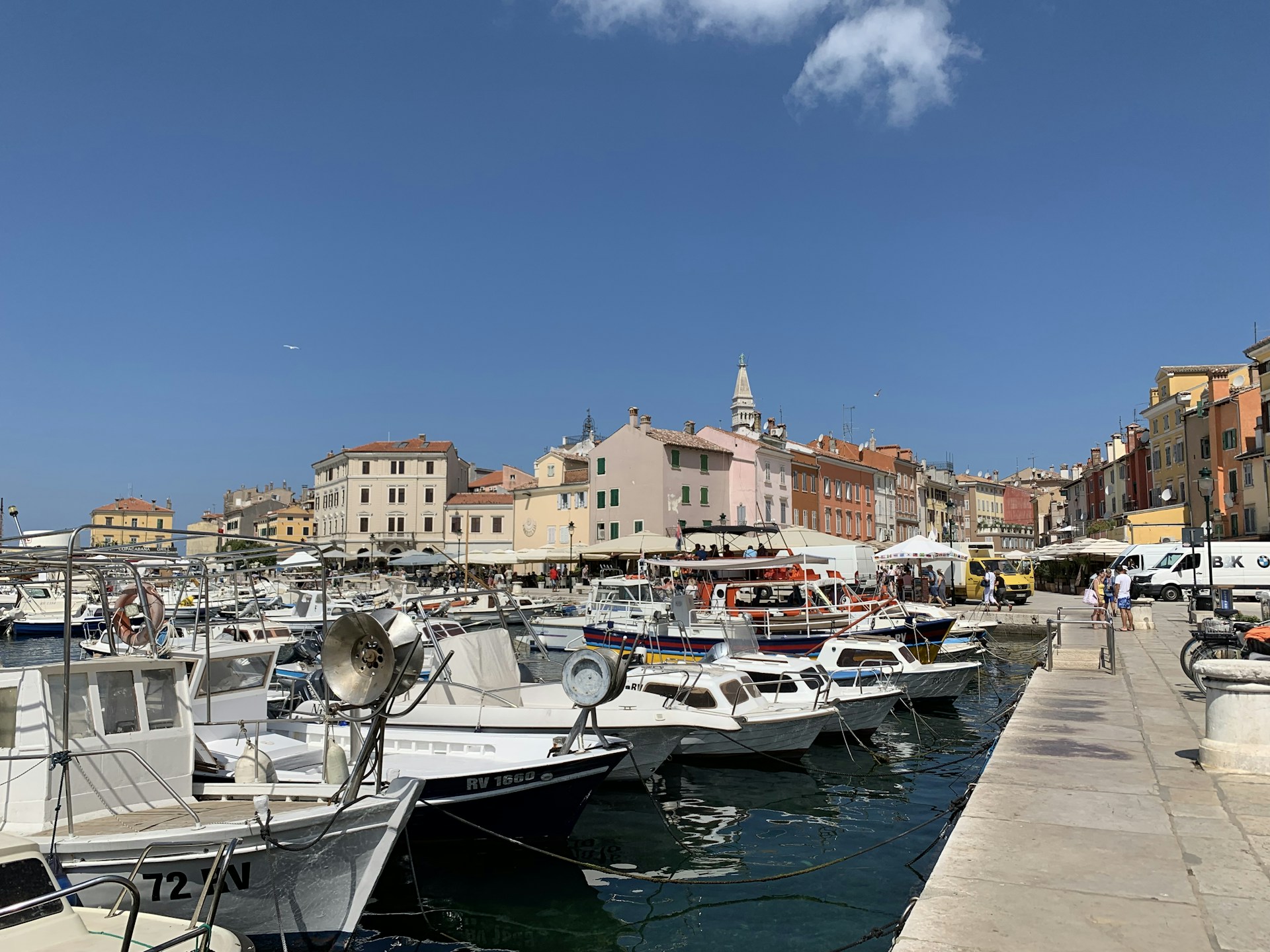 gray computer monitor