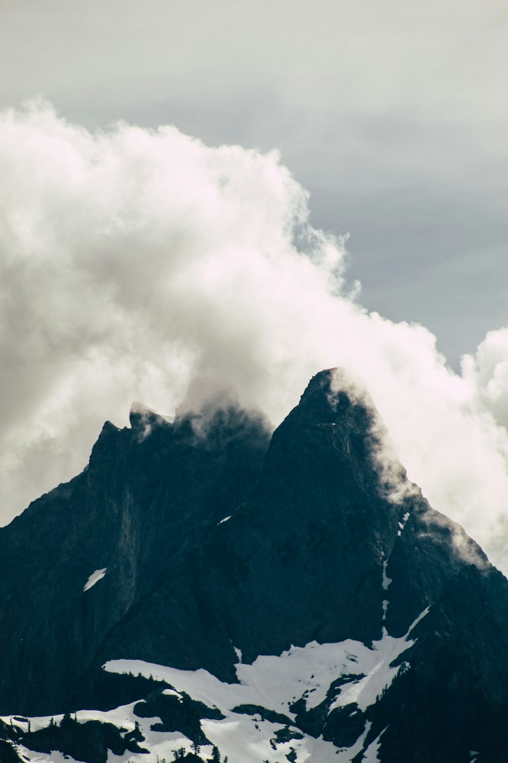 Blick auf den Berggipfel bei Tag