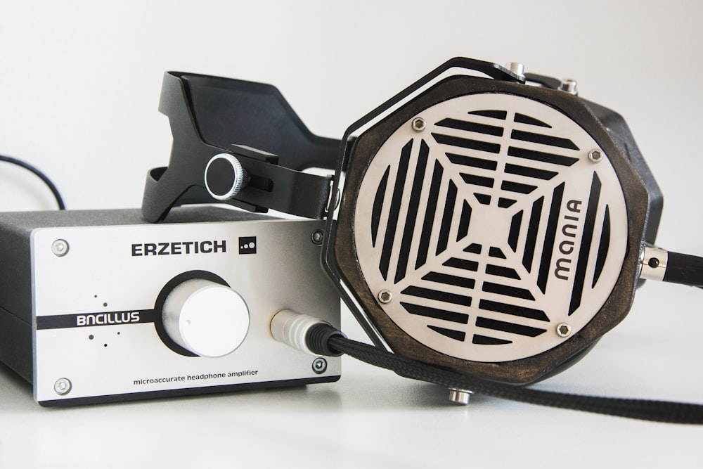 gray Erzetich audio component