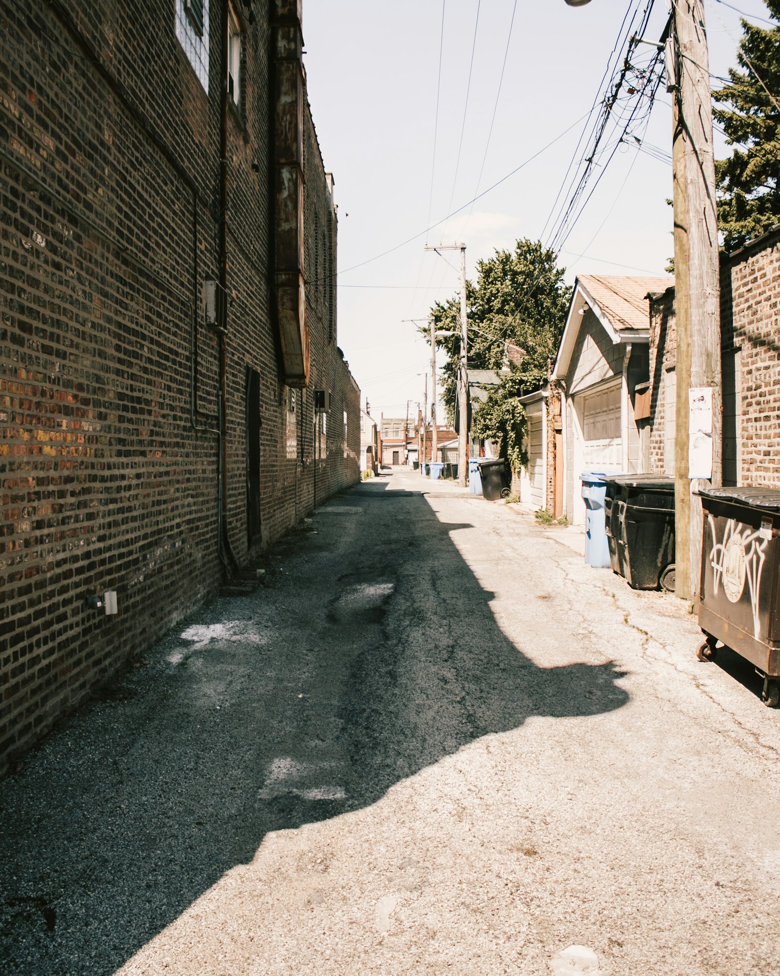 Canon EOS 70D + Canon EF-S 18-55mm F3.5-5.6 IS II sample photo. Alley during daytime photography