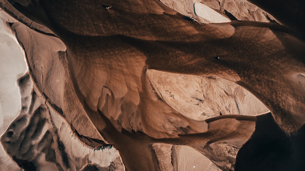 Gros plan d’une formation rocheuse avec vue à vol d’oiseau