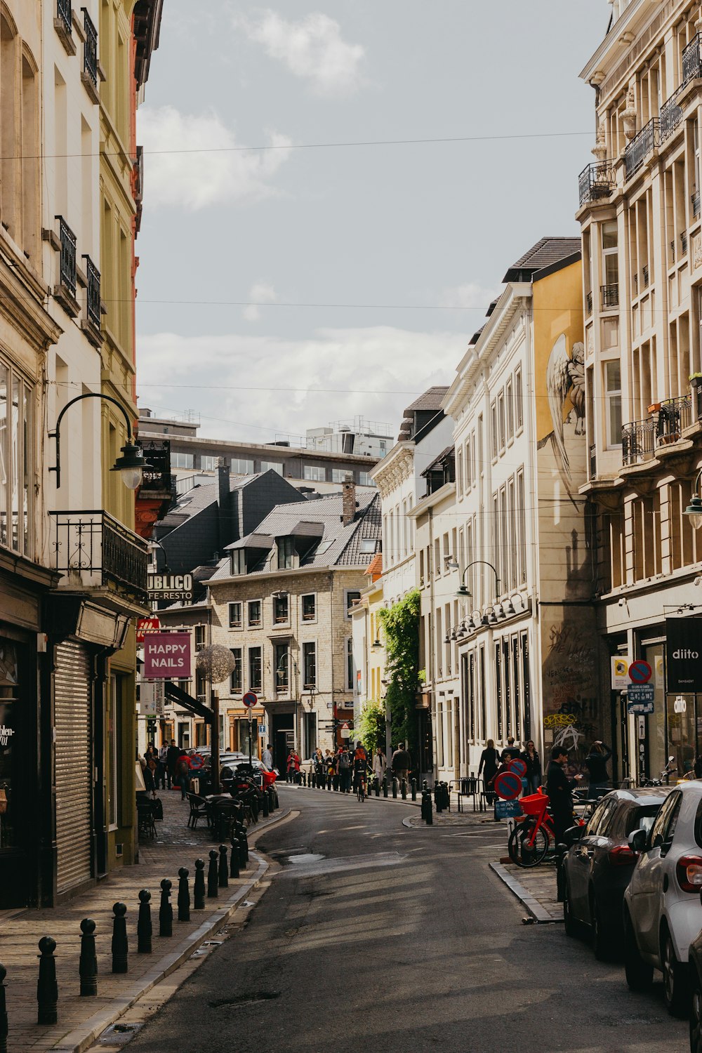 road in between building during daytime