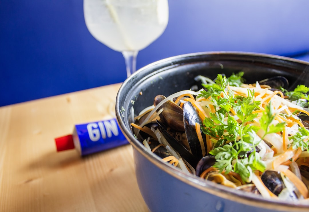 cooked mussels with vegetables,