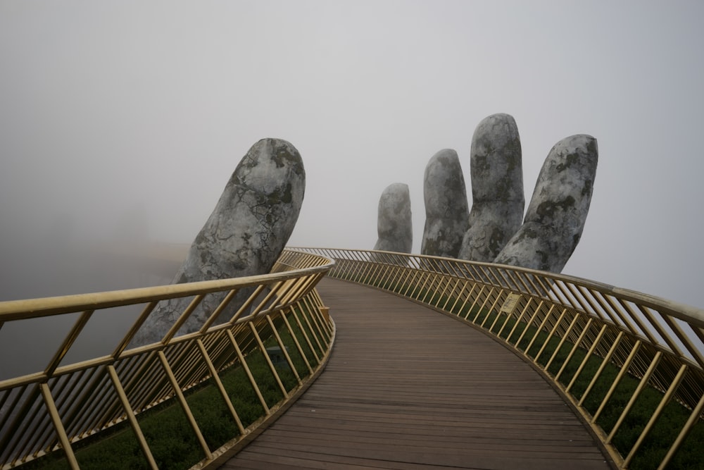 close-up photography of railings