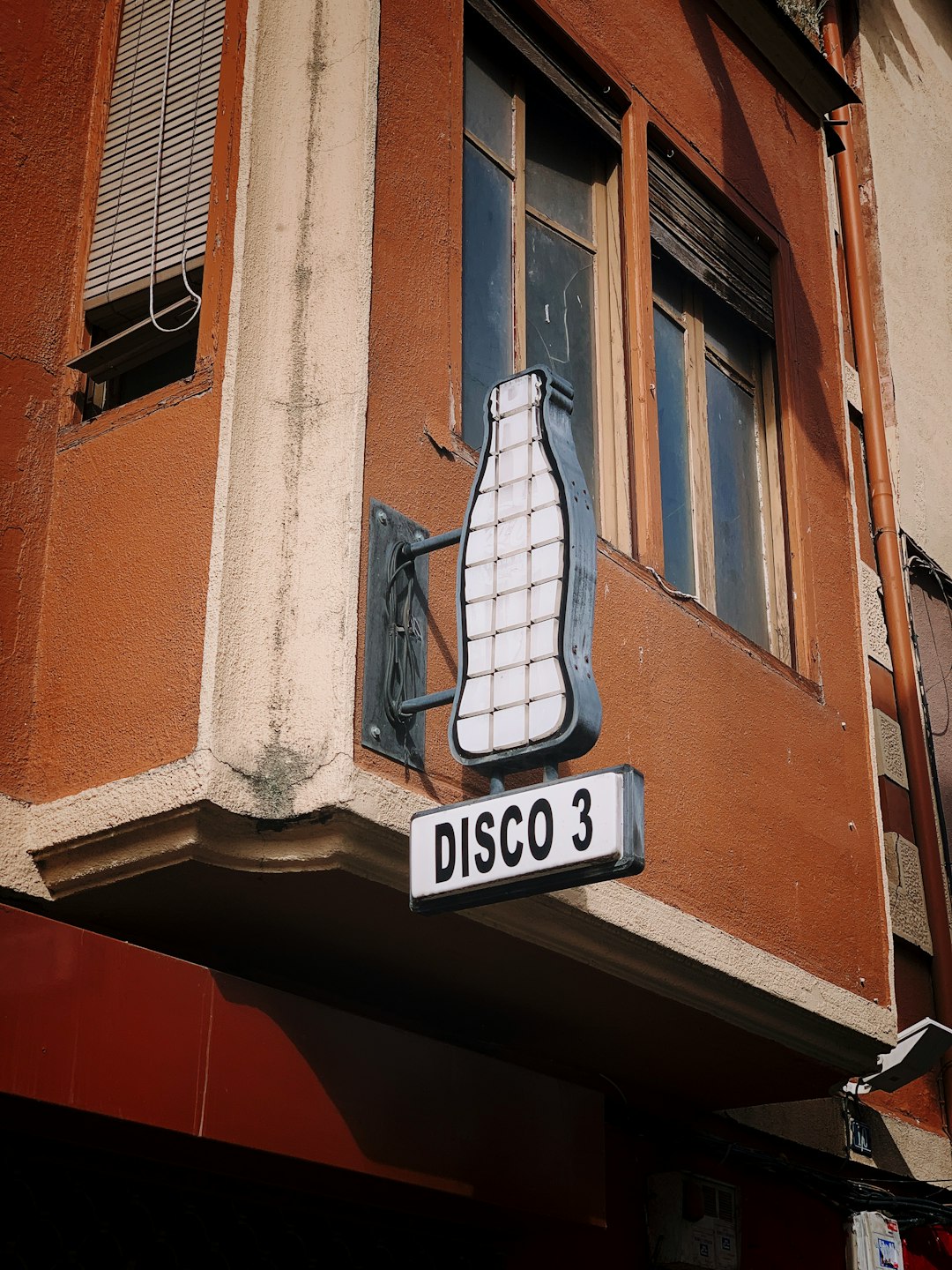 Disco 3 signage on building's wall