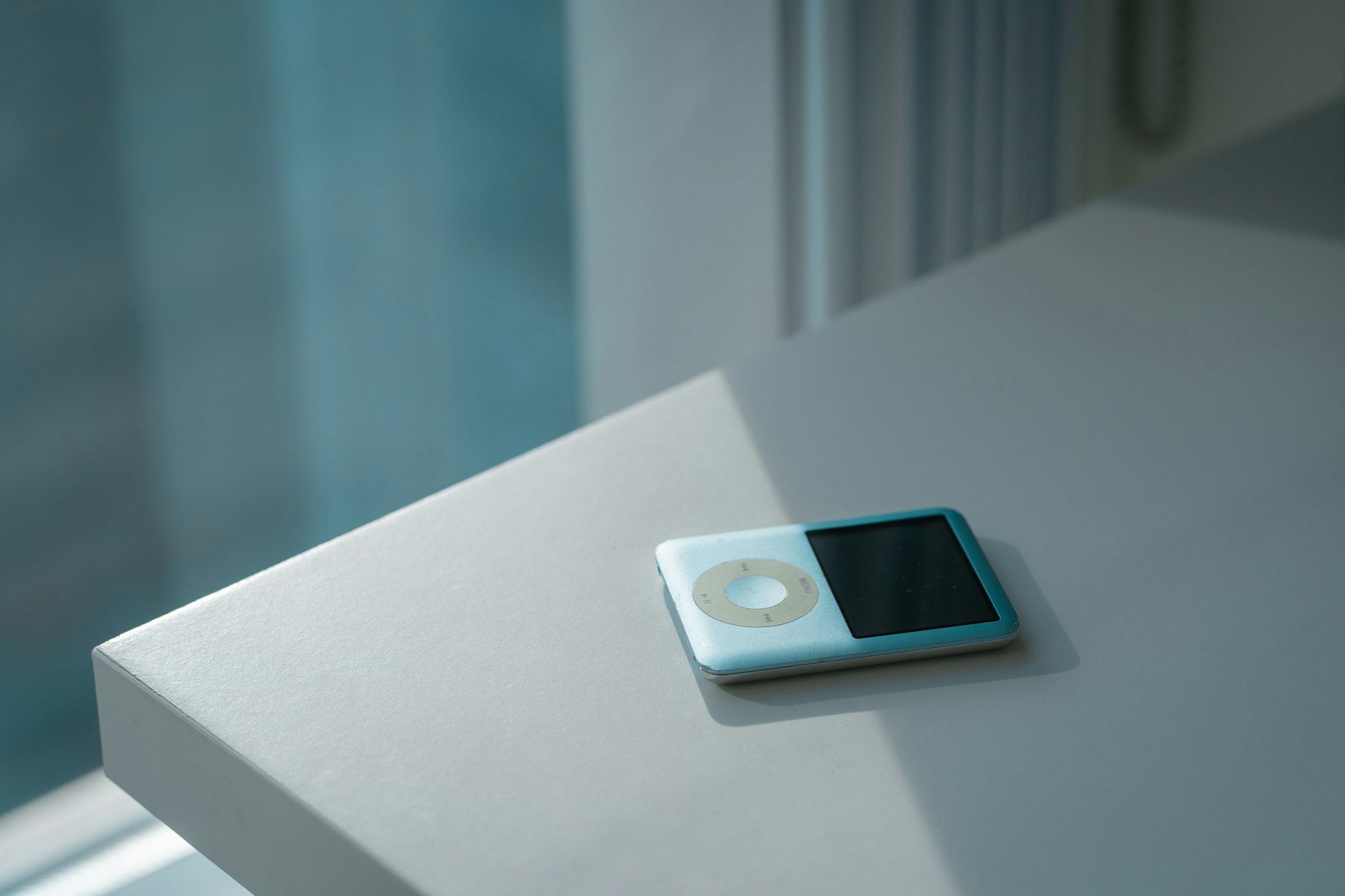 A picture of an iPod on a counter.