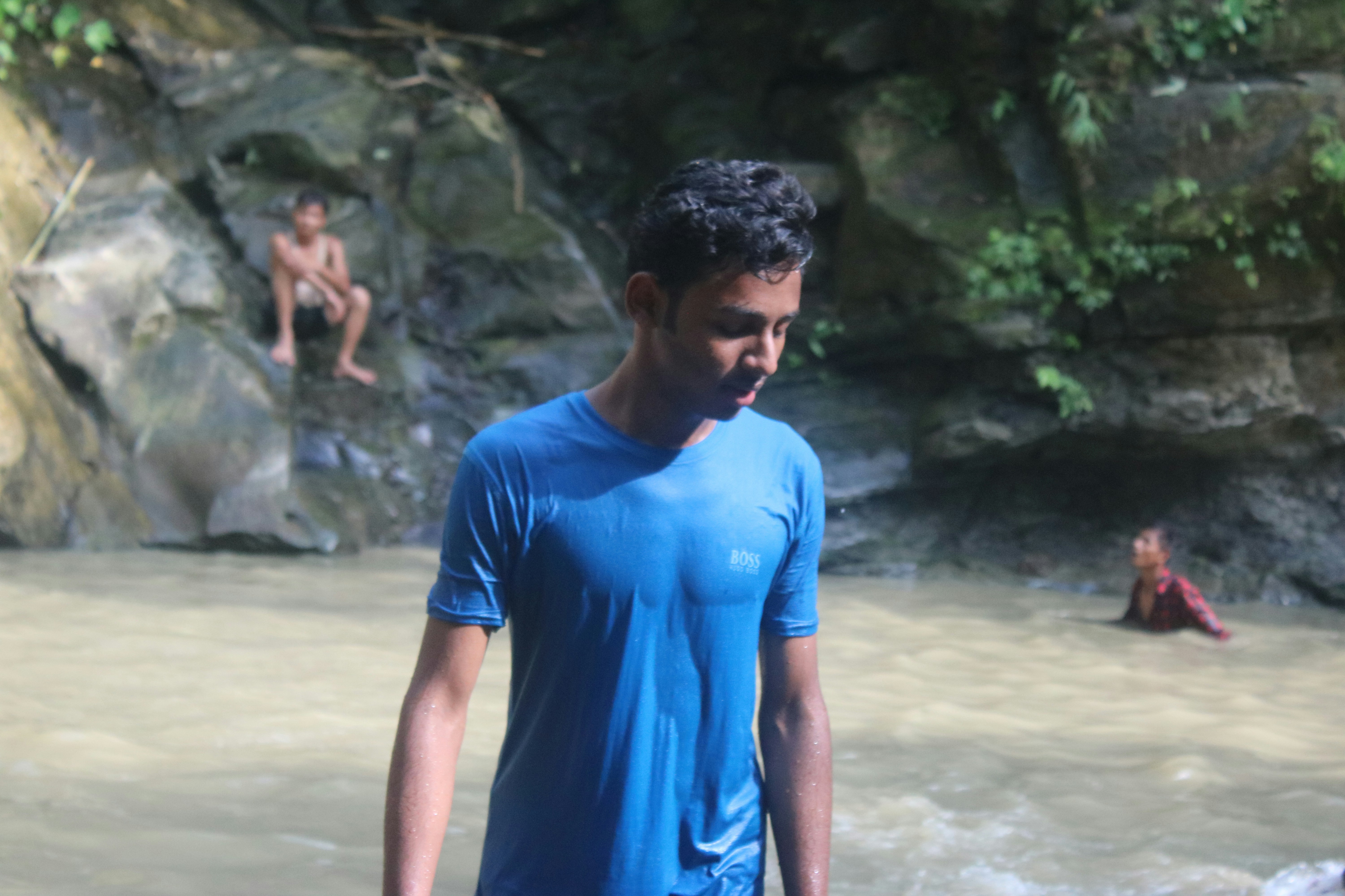 gray computer monitor