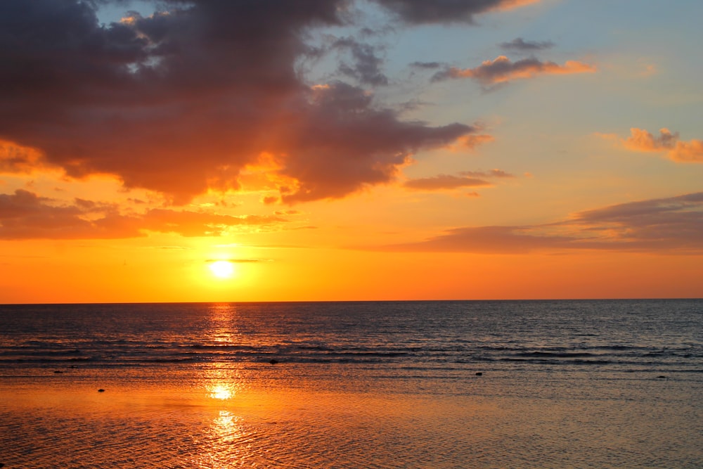 Puesta de sol en el mar