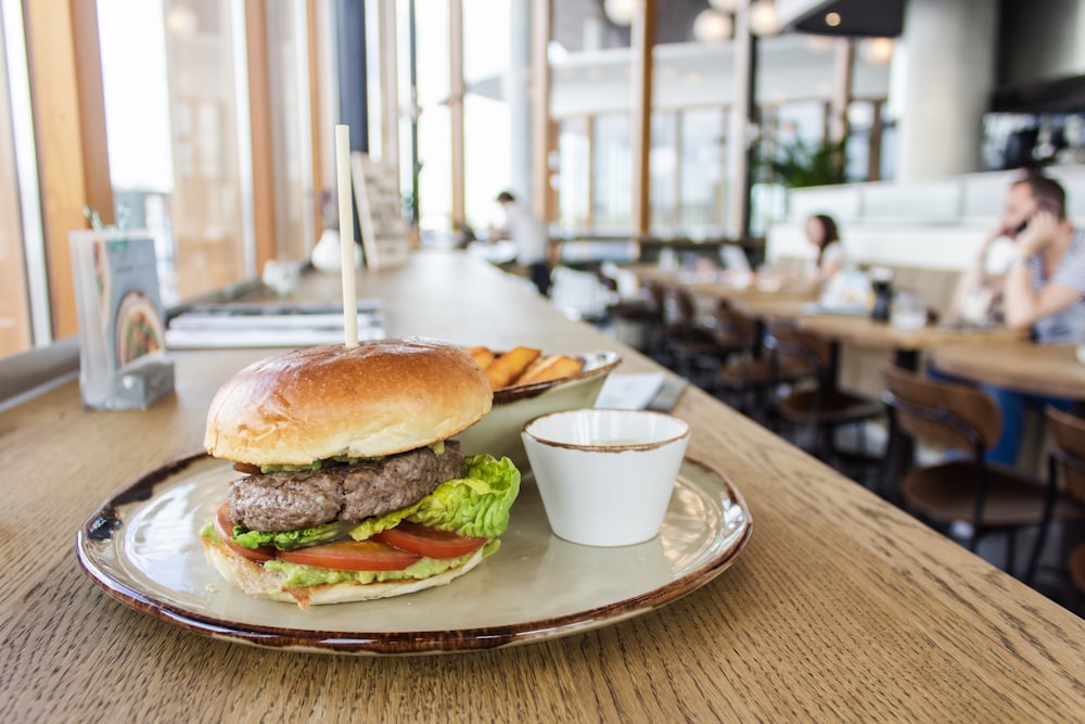 hamburger on round white ceramic plate