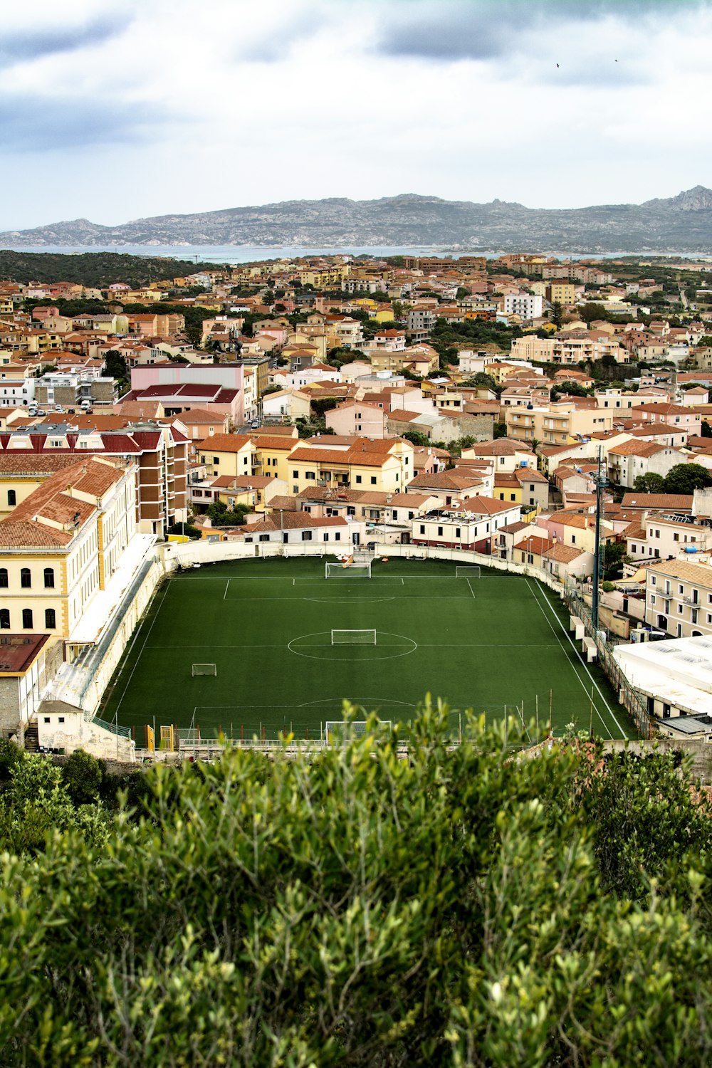 fotografia de alto ângulo do campo de futebol