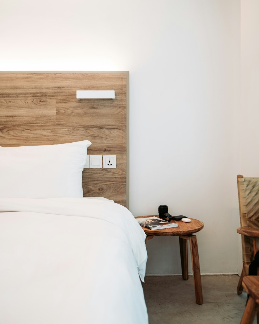 white bed pillow and white blanket on bed