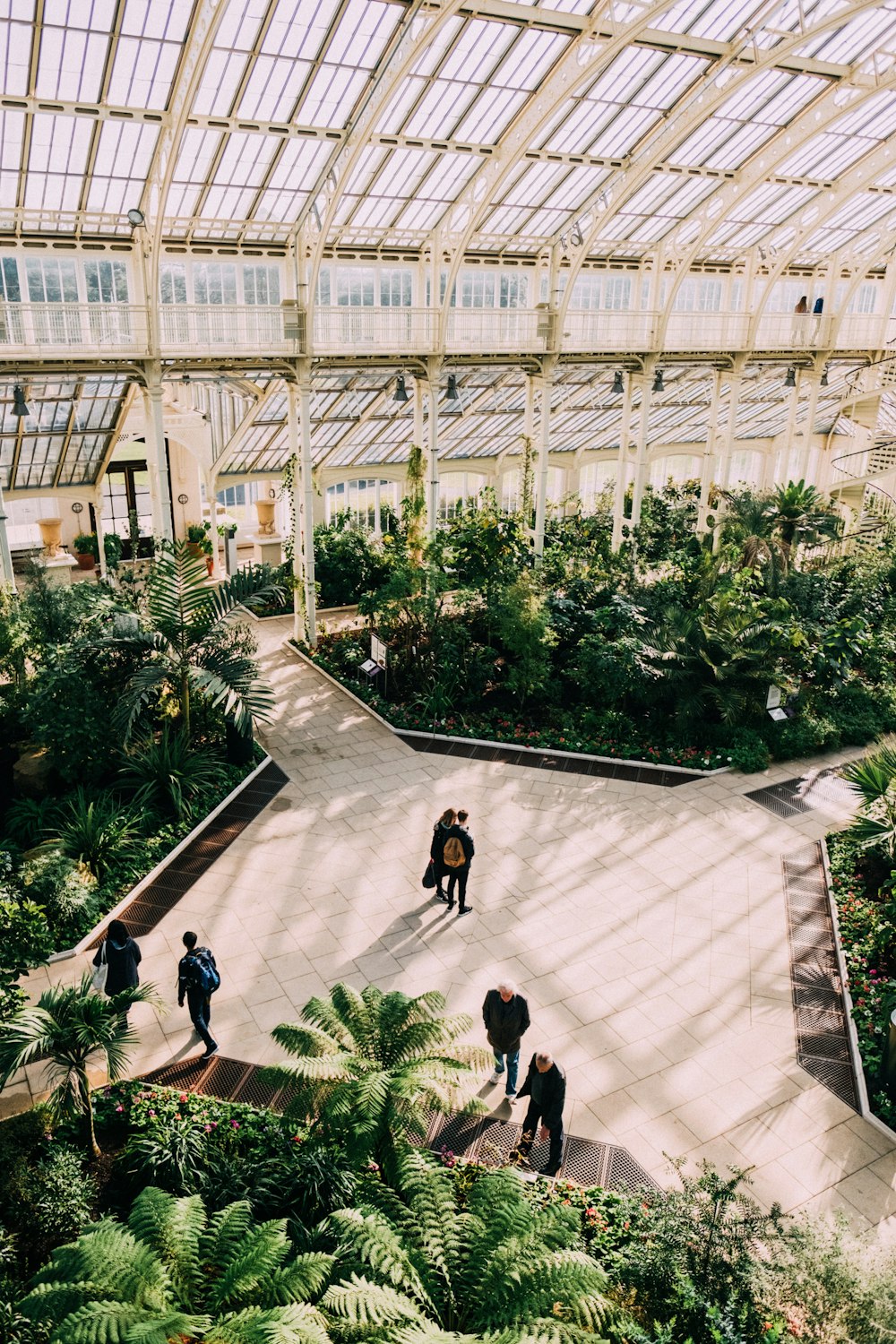 Personnes à l’intérieur du bâtiment