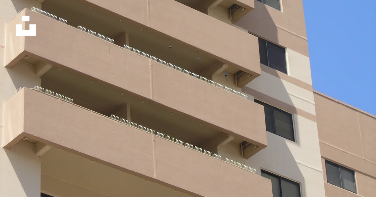 Architectural photo of a beige building photo – Free Courtyard towers ...
