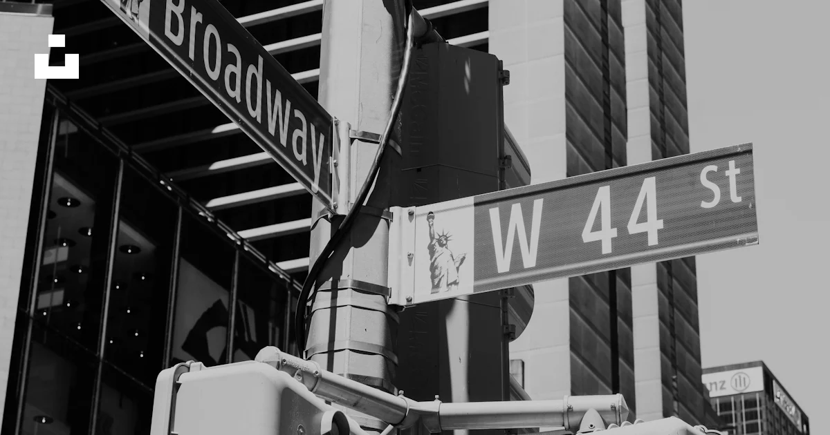 View of Broadway and W44 St signage at traffic light photo – Free Sign ...