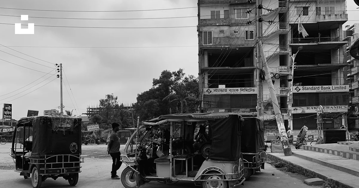 Grayscale photo of auto rickshaws on road photo – Free Grey Image on ...