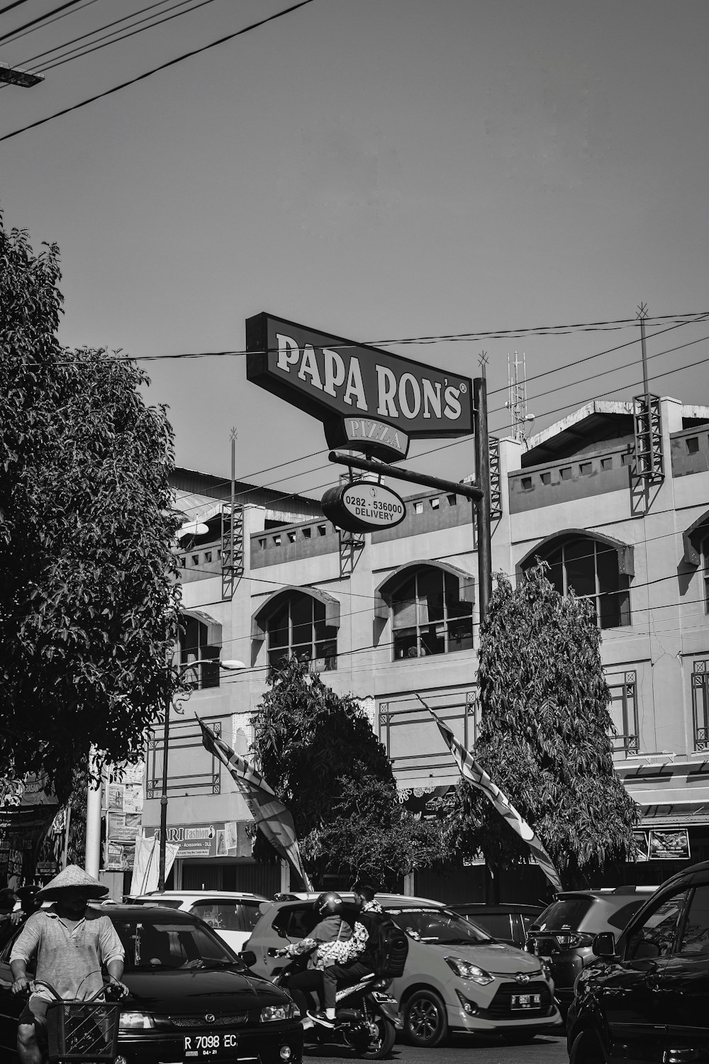 Papa Rons signage