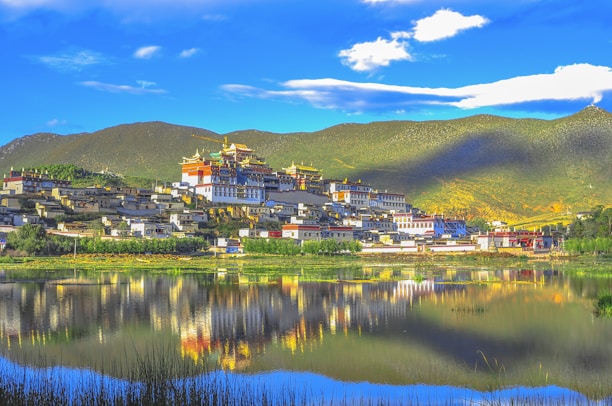 A vibrant travel destination showcasing beautiful landscapes.