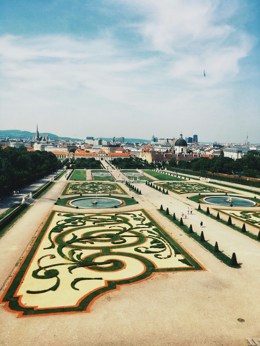 Fotografía aérea del jardín durante el día