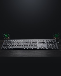 gray wireless computer keyboard