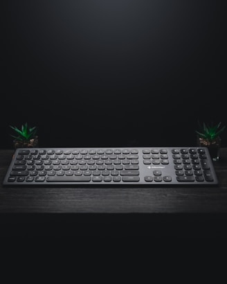 gray wireless computer keyboard