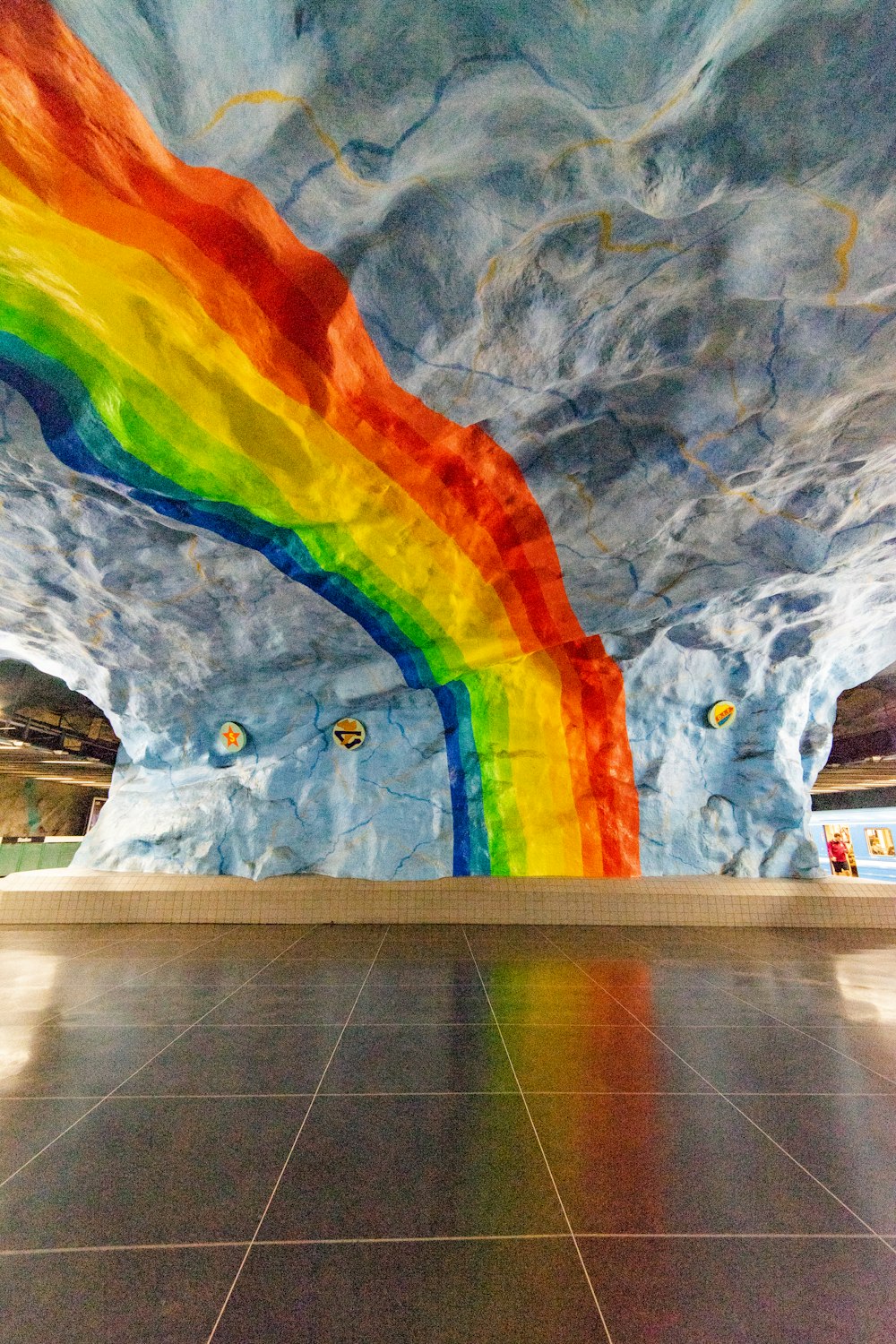 soffitto dipinto arcobaleno