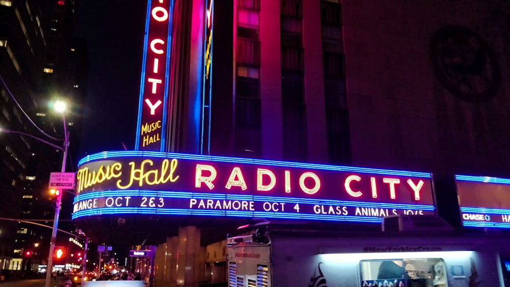Segnaletica a LED di Radio City