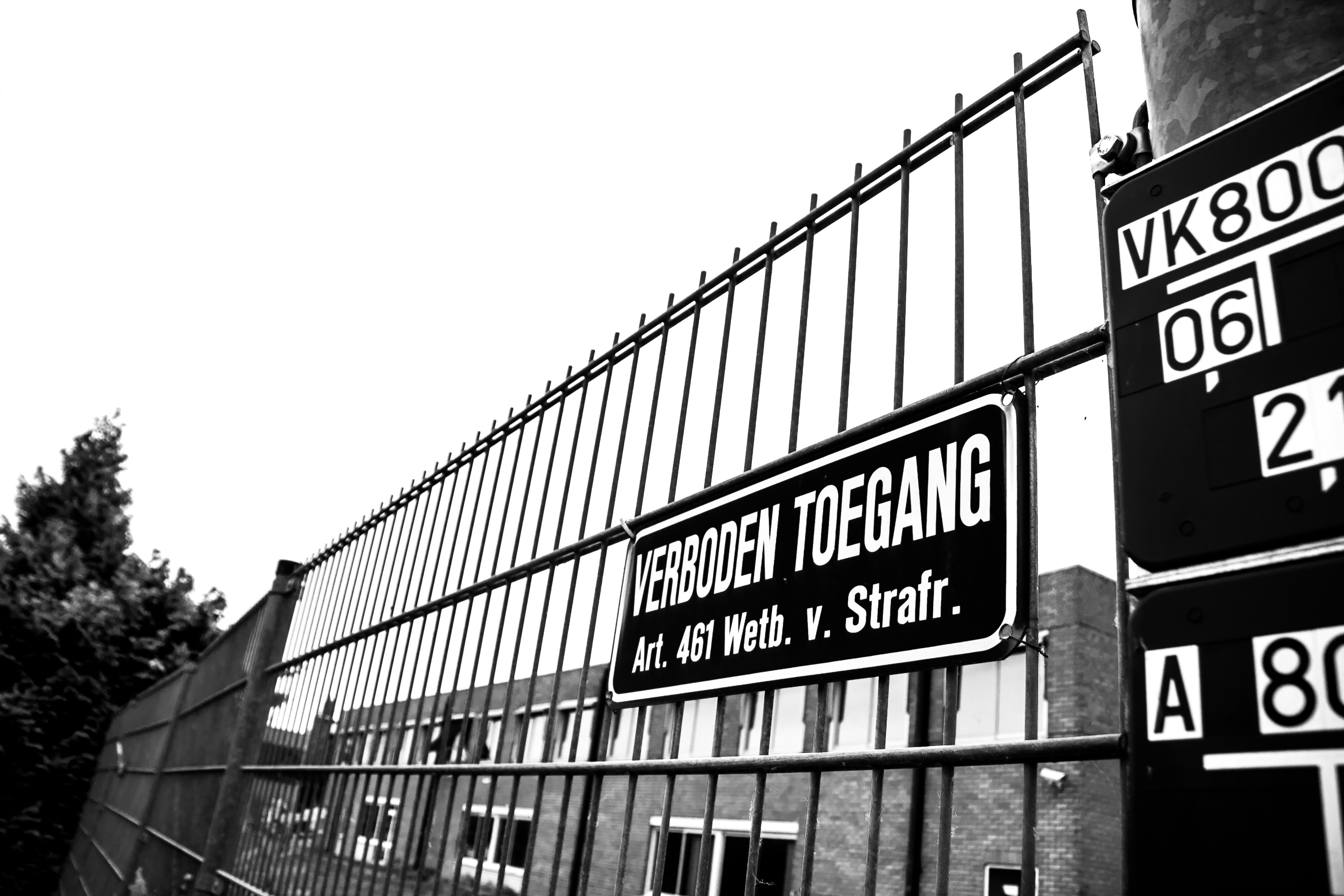 photo-1561116978-2676a9ba934d?ixid=M3wxMjA3fDB8MXxzZWFyY2h8MTR8fHR5cmUlMjBzYWxlcyUyMGJpcm1pbmdoYW18ZW58MHx8fHwxNzU3MjI3ODQyfDA\u0026ixlib=rb-4.1.0