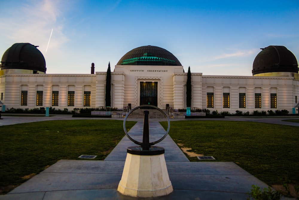 a large building with two domes on top of it