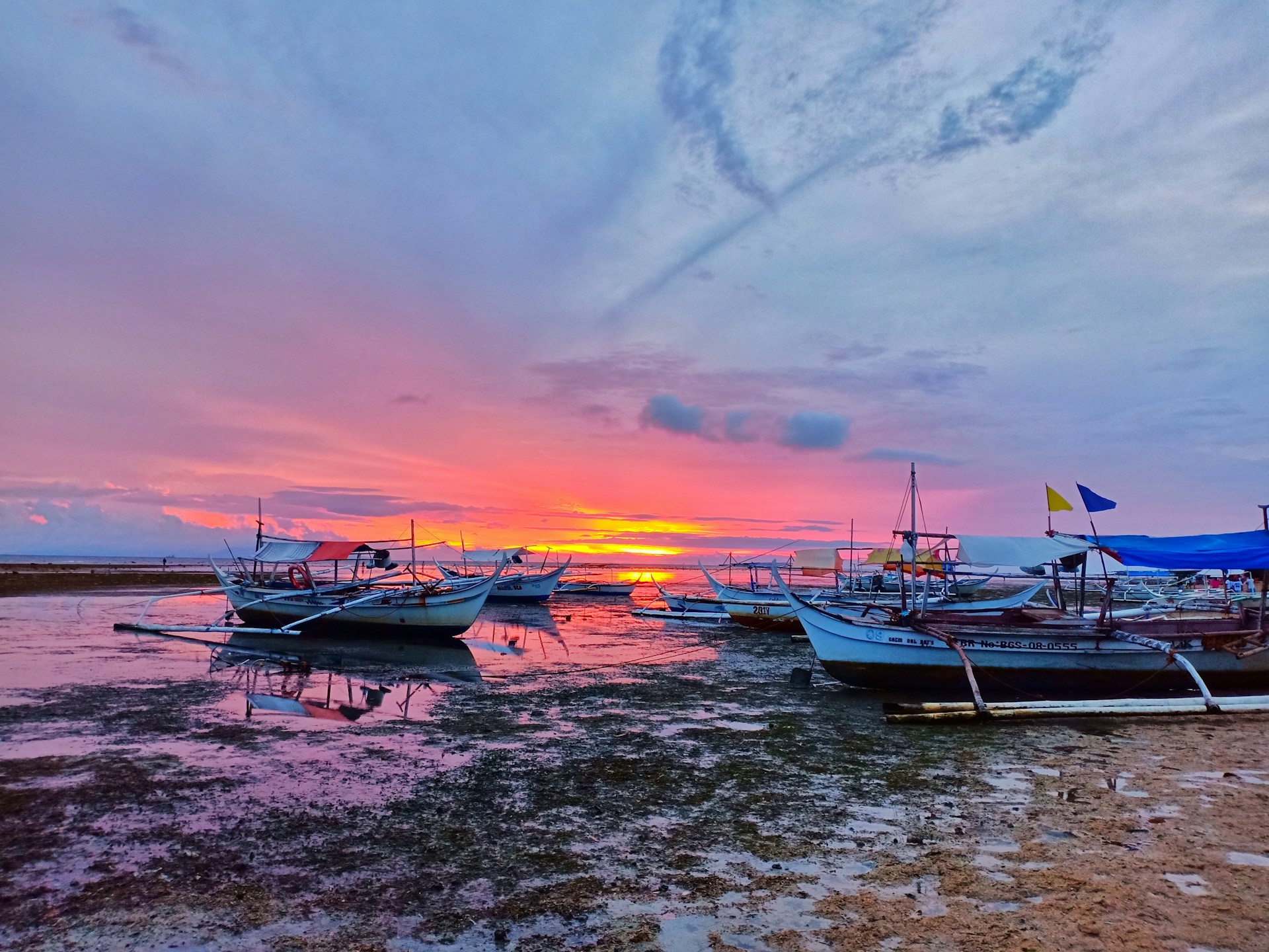 black and white bed linen
