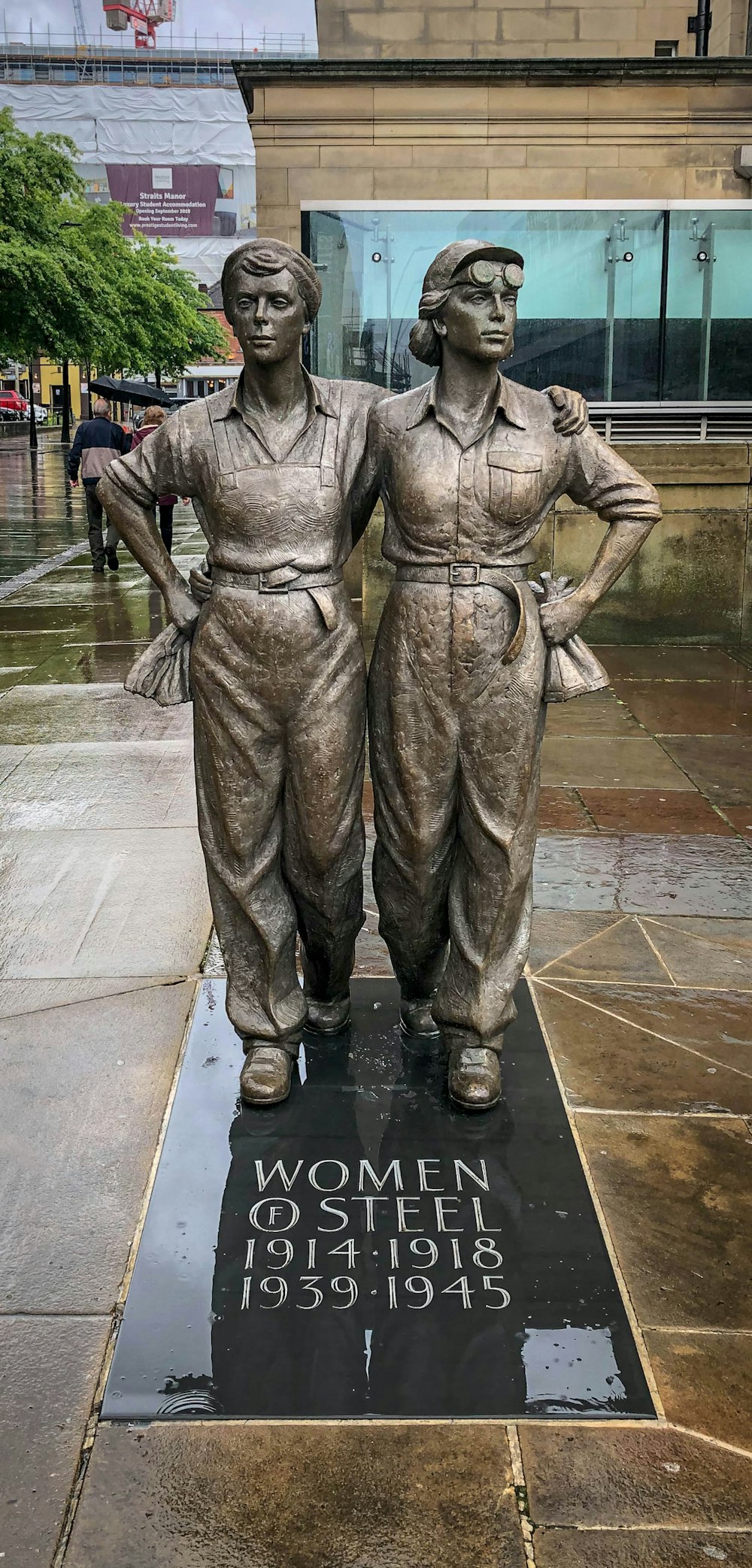 Estatua de acero para mujeres