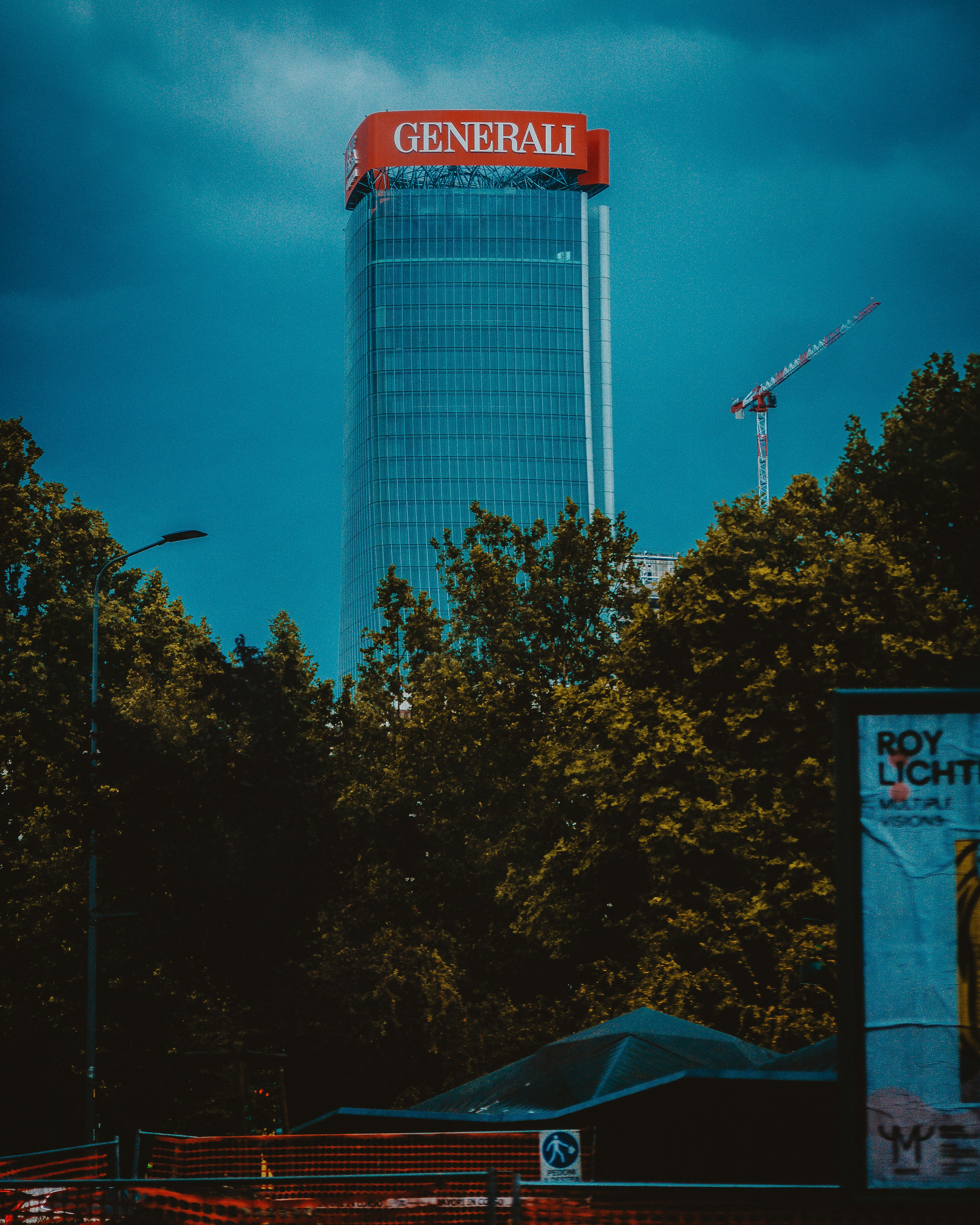 General building during daytime