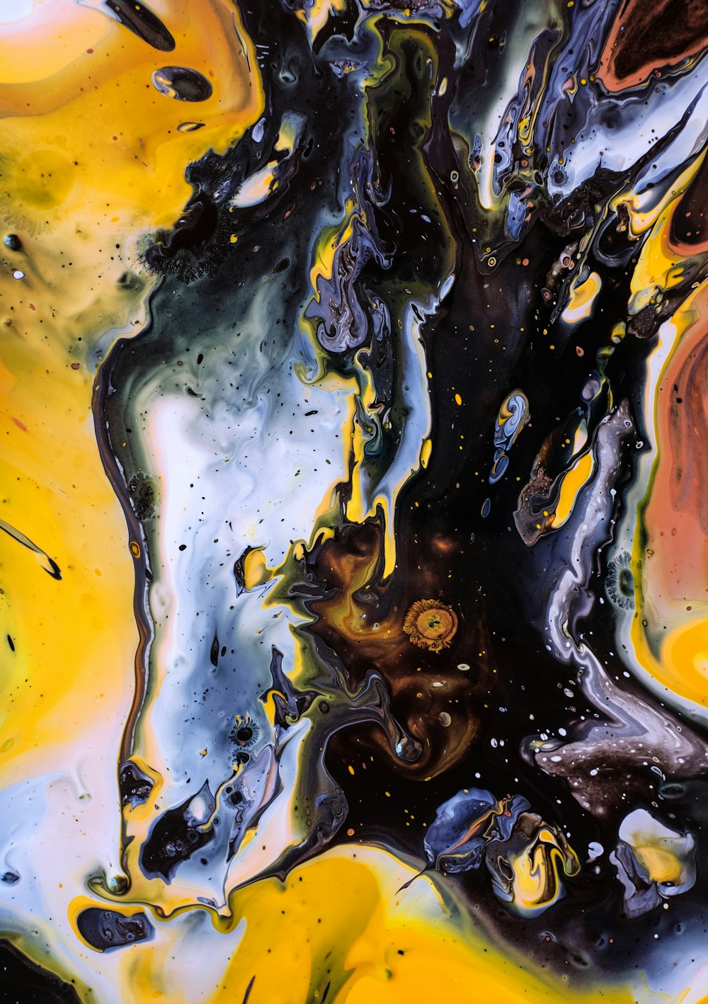 Pintura abstracta negra y amarilla