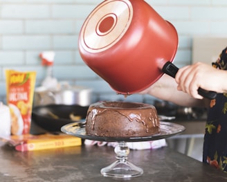 cake on stand