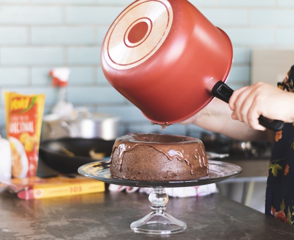 cake on stand