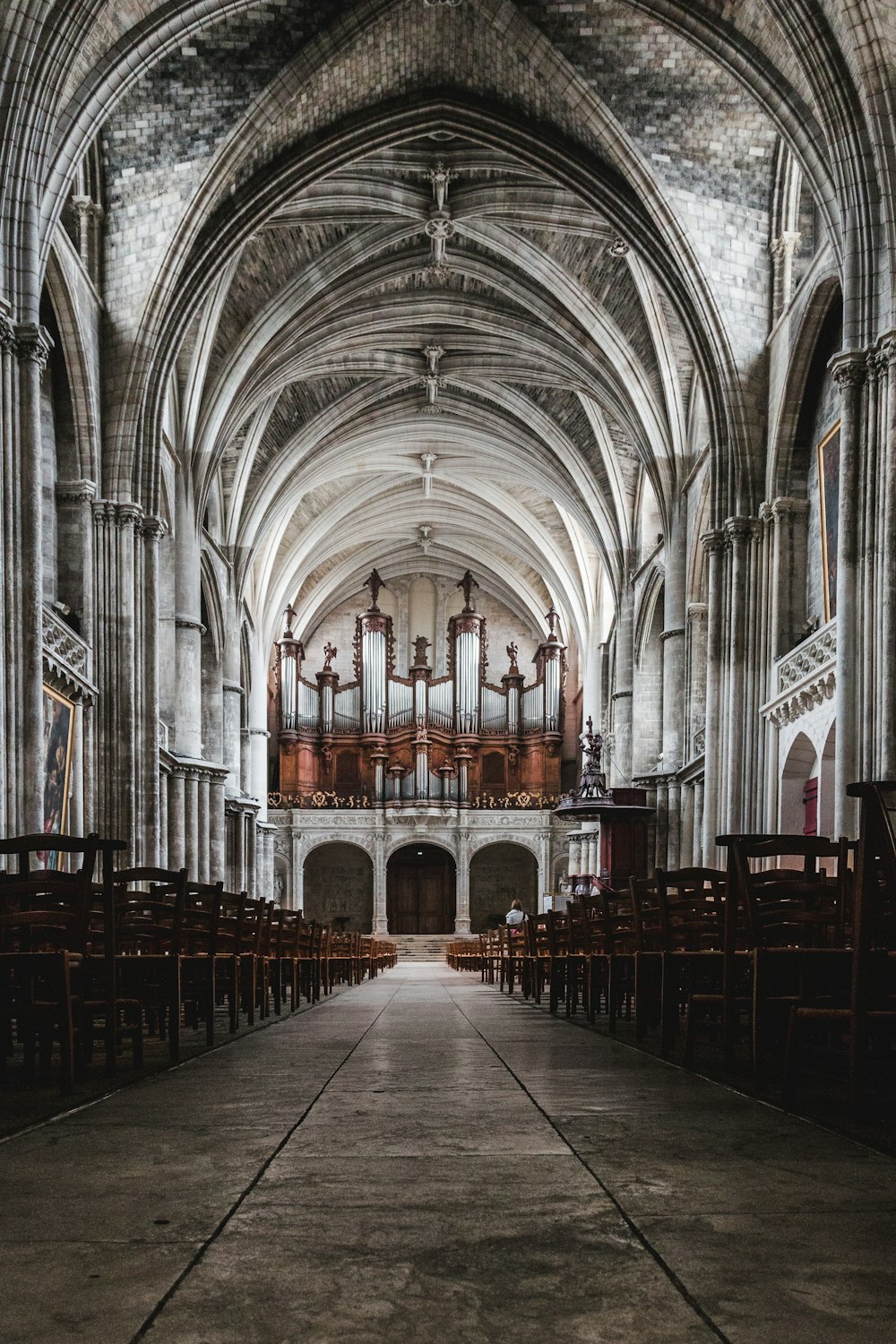 pews in church