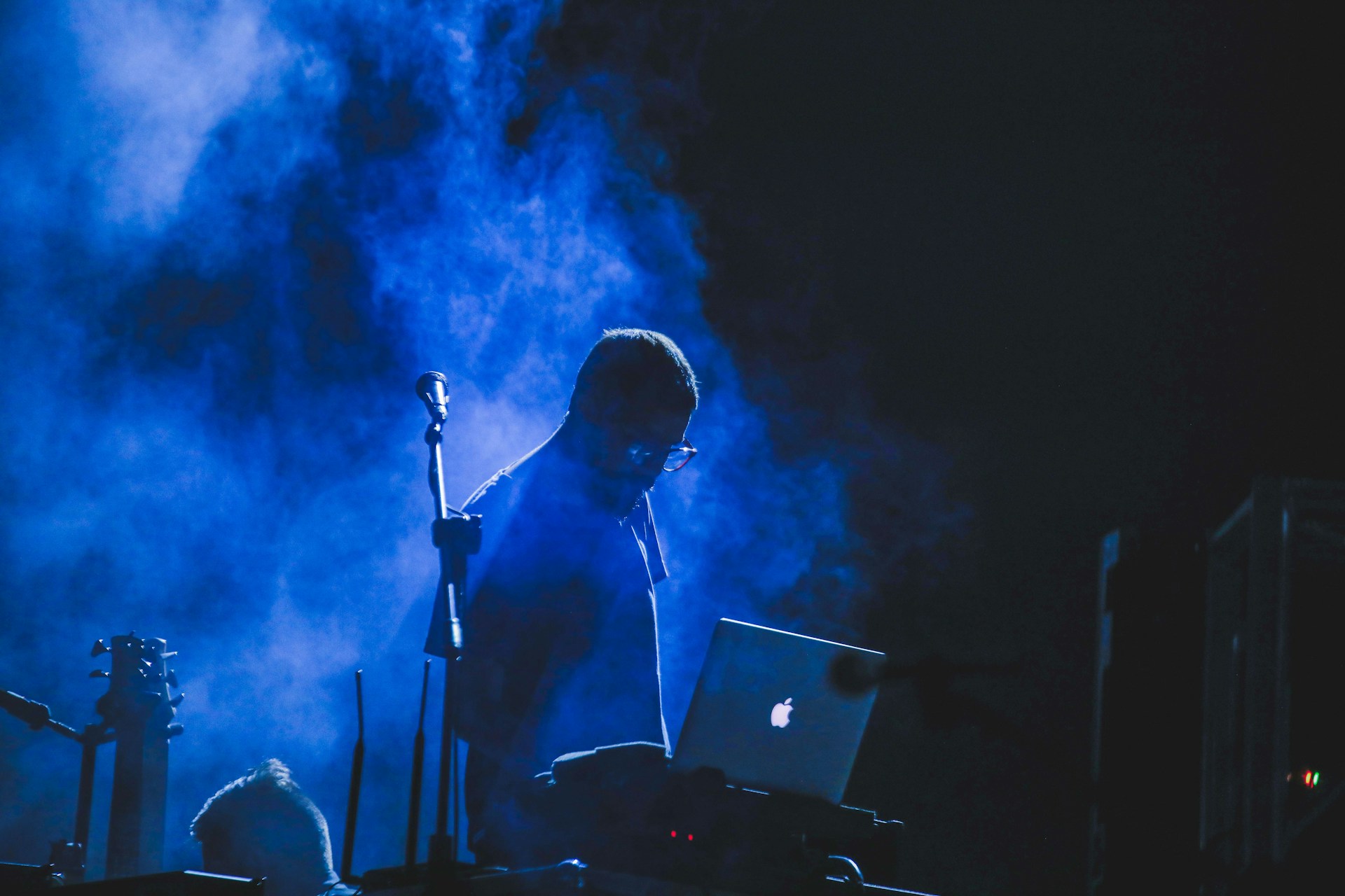 black and white bed linen