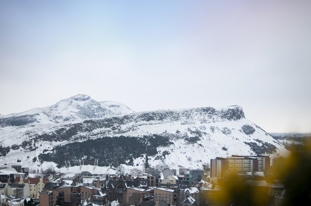 montagna innevata