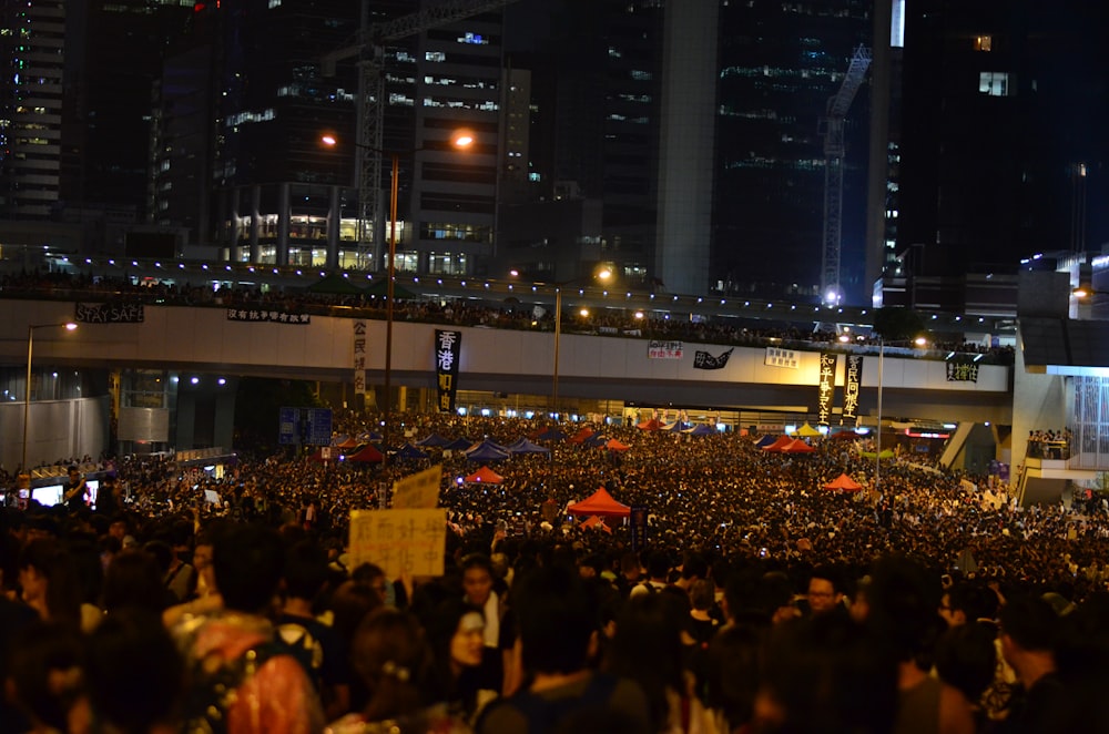 홍콩에서 집회를 하는 사람들