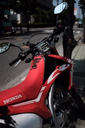 Front view of a sleek red Honda motorcycle parked on a city street in Neiva.