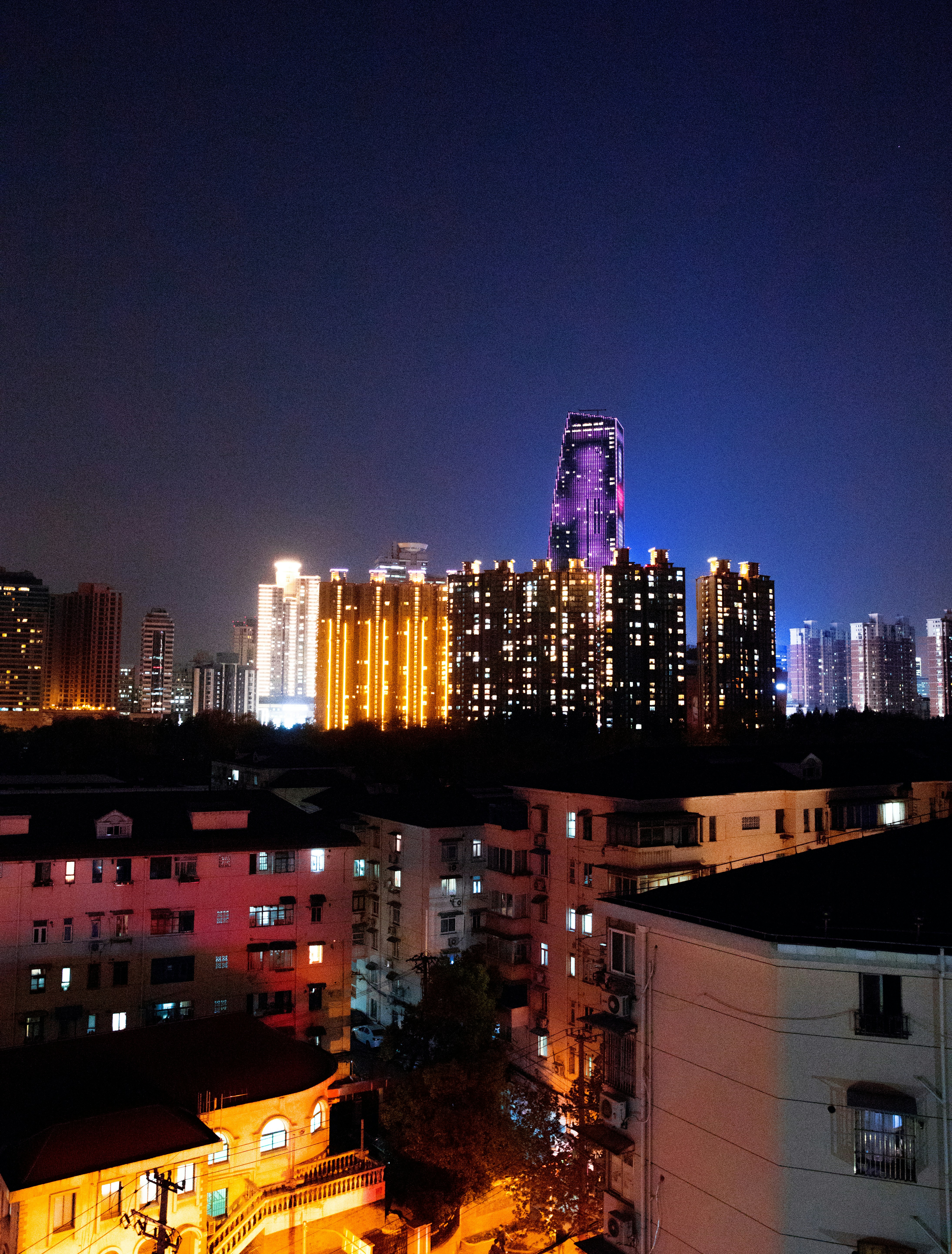 building during nighttime with lights photo – Free Building Image on