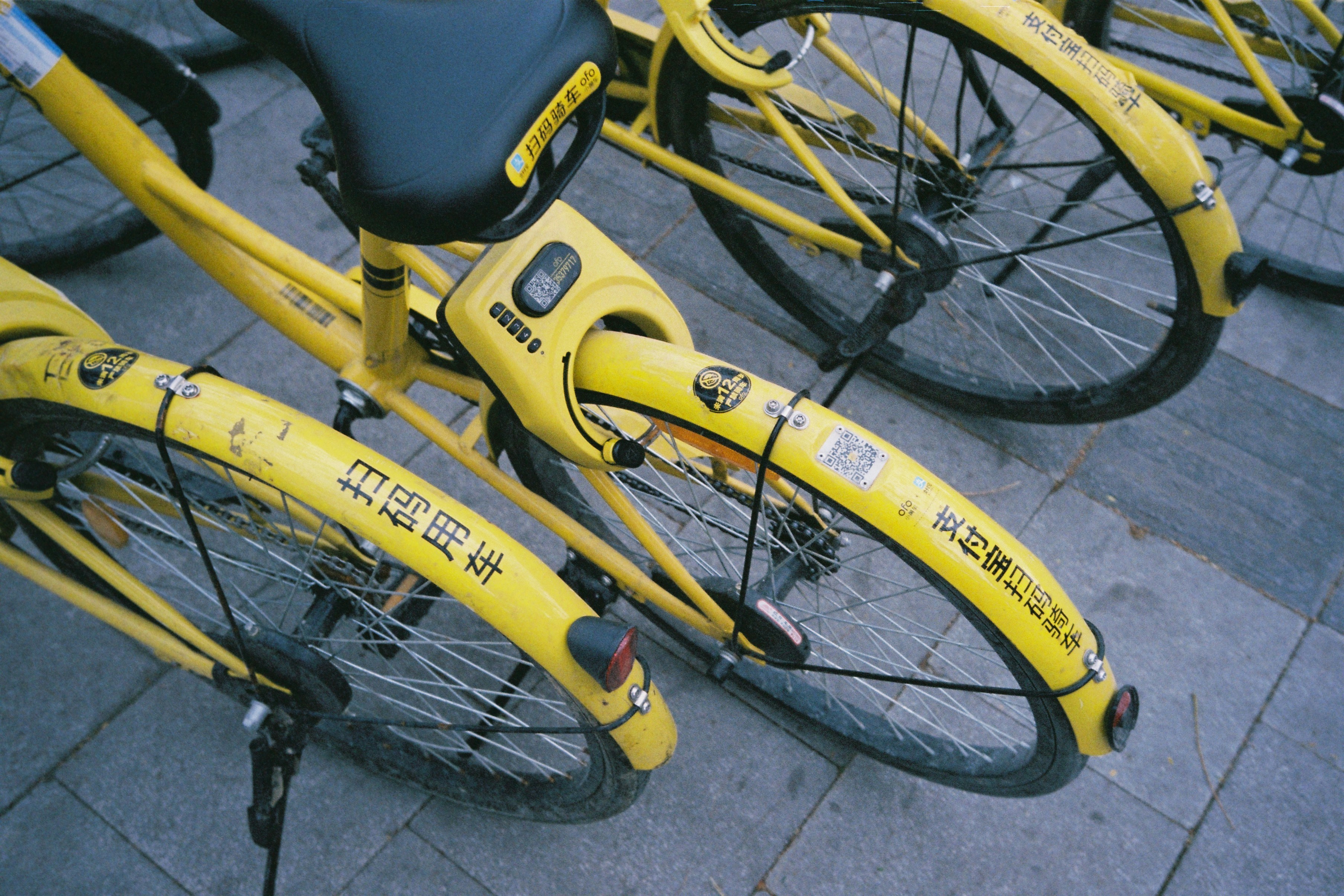 yellow city bike