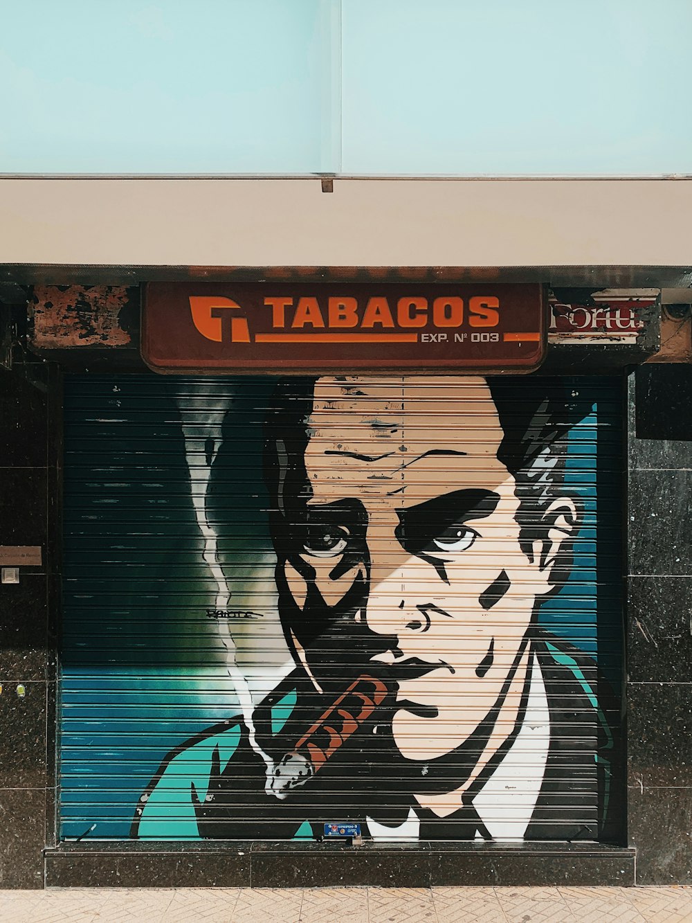 Tabacos signage