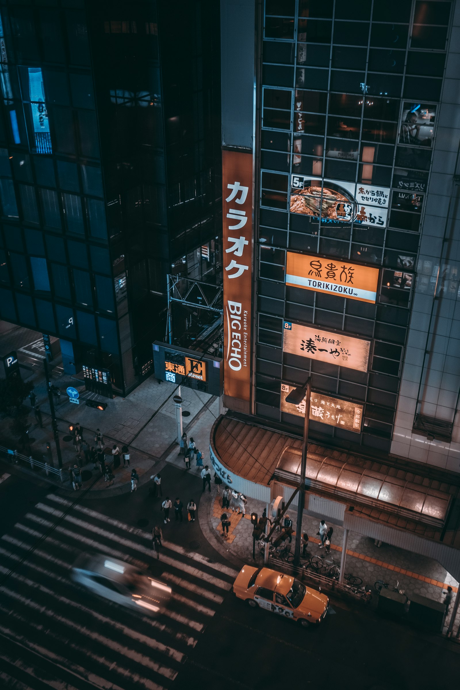 Fujifilm X-T20 + Fujifilm XF 10-24mm F4 R OIS sample photo. Yellow cab parked beside photography