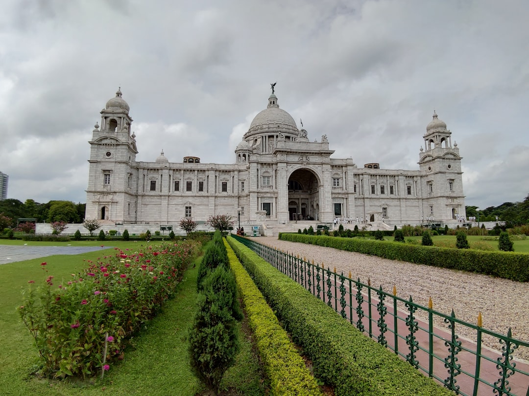 green hedge in front of The Victoria Memorial,