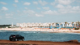 Photo 1561290690 C75429cc8a74?q=85&w=275&h=400&fit=crop