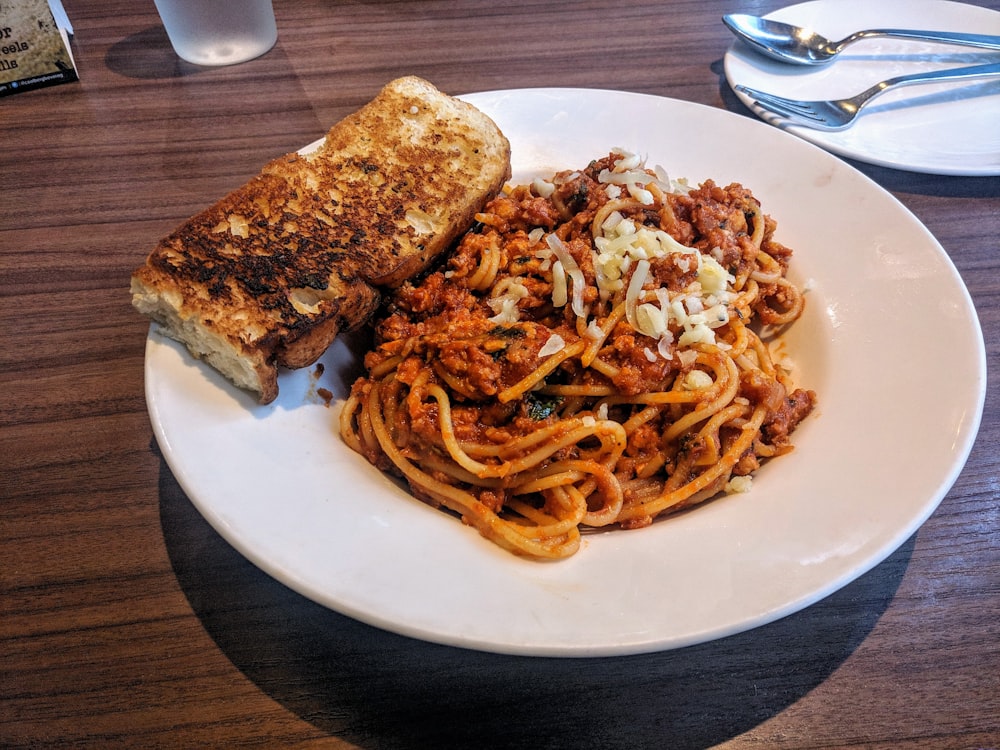 Spaghetti et pain