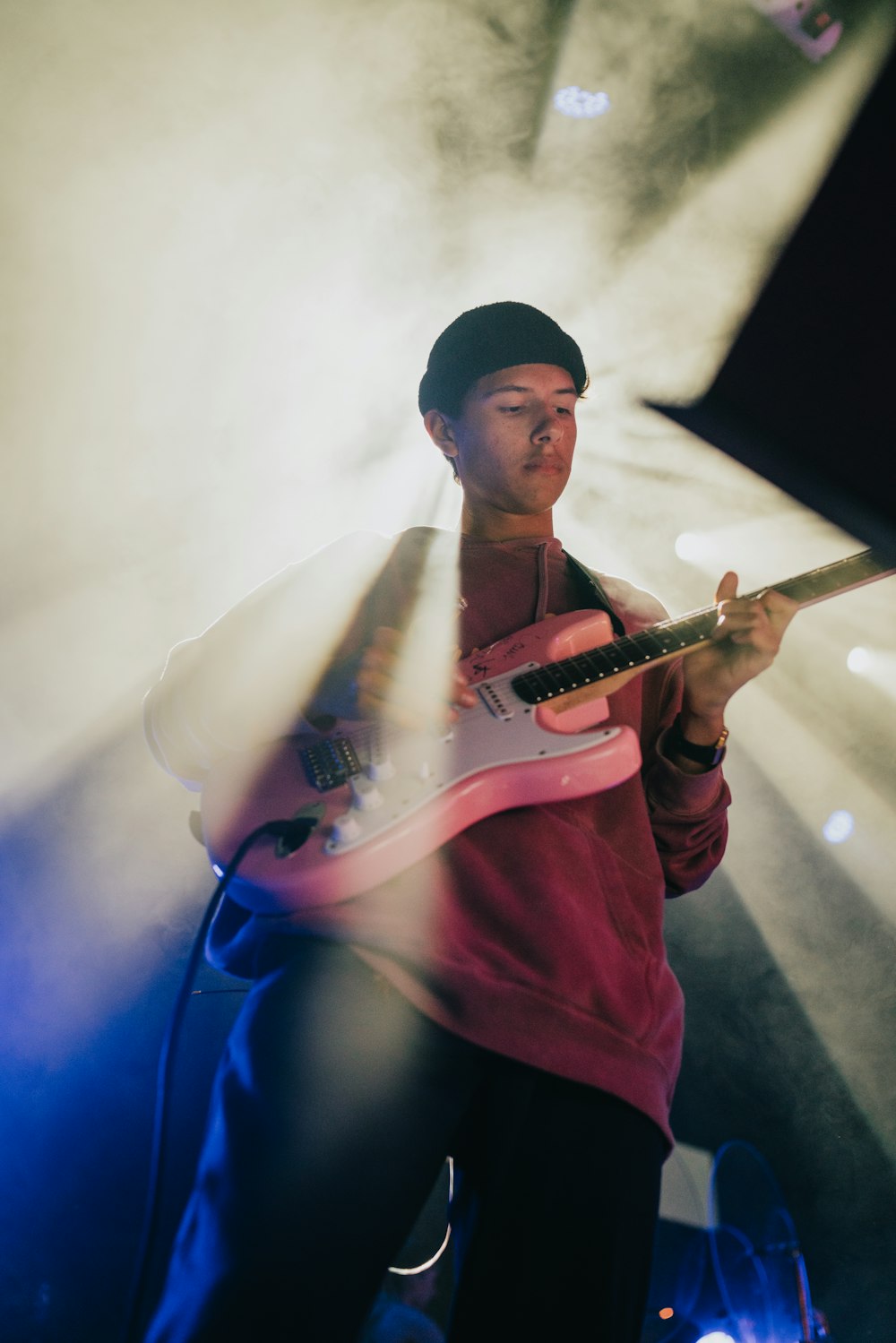 man playing guitar close-up photography