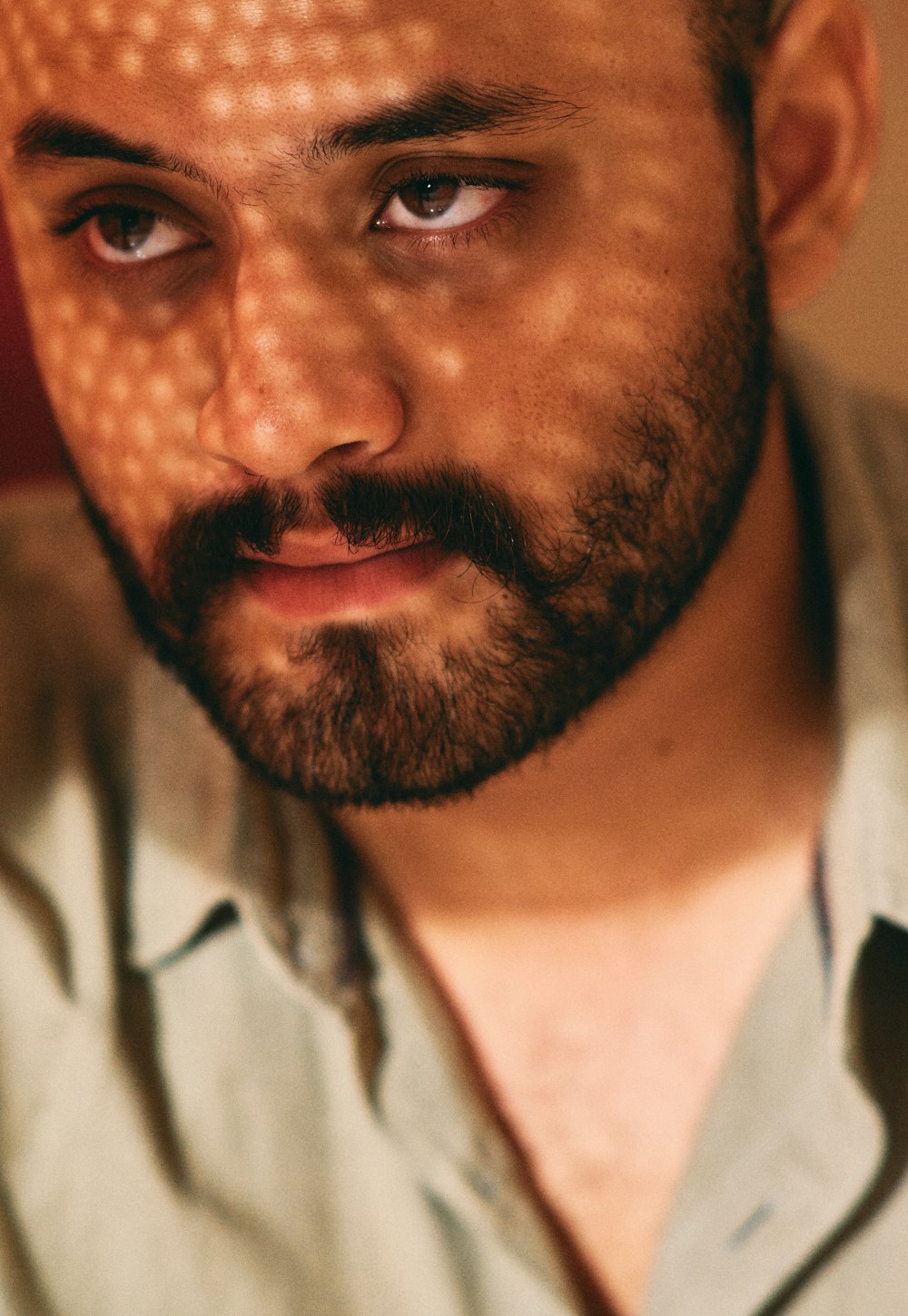 man wearing gray button-up sport shirt