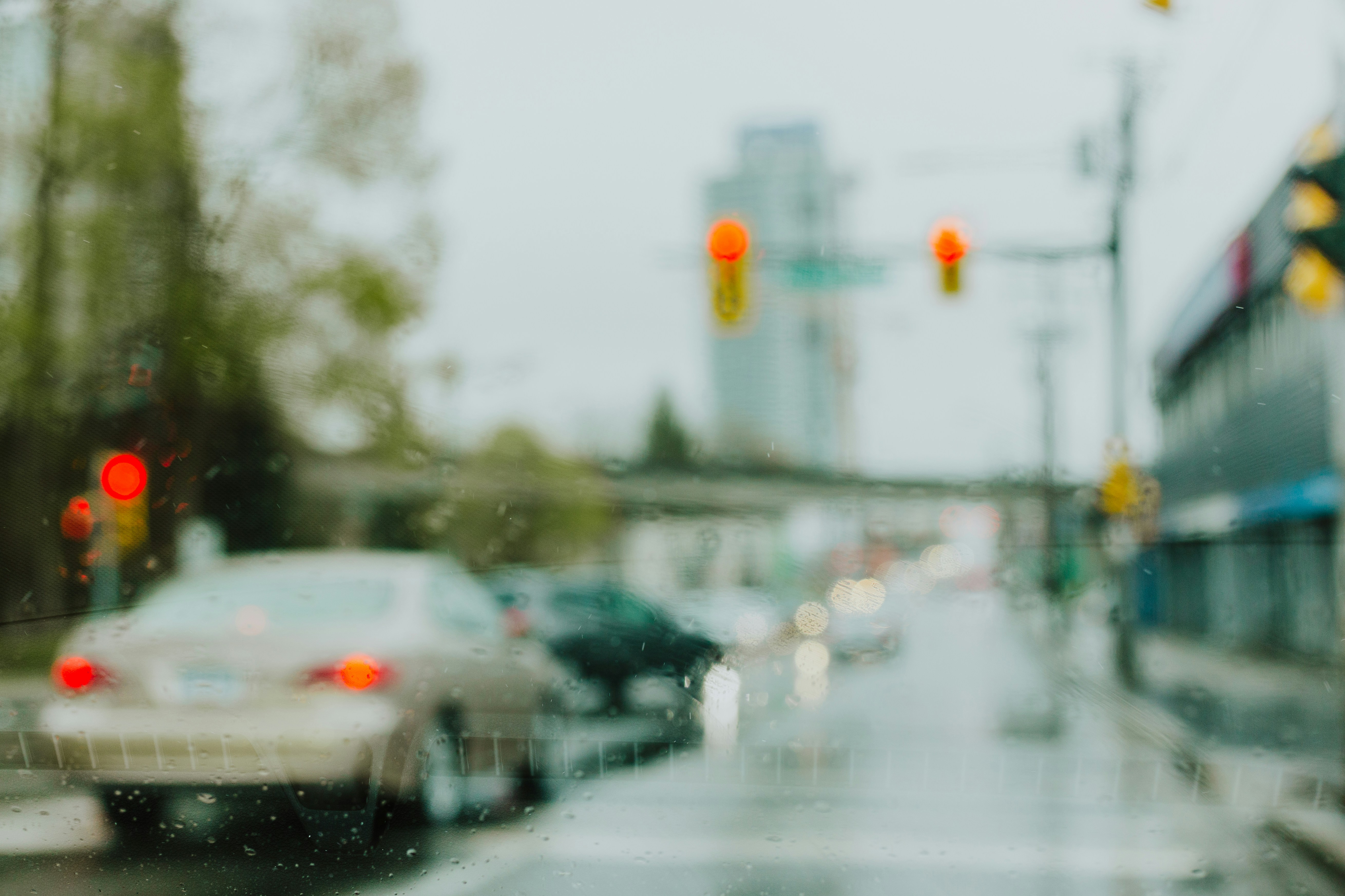 Cars and traffic lights blurred in the rain